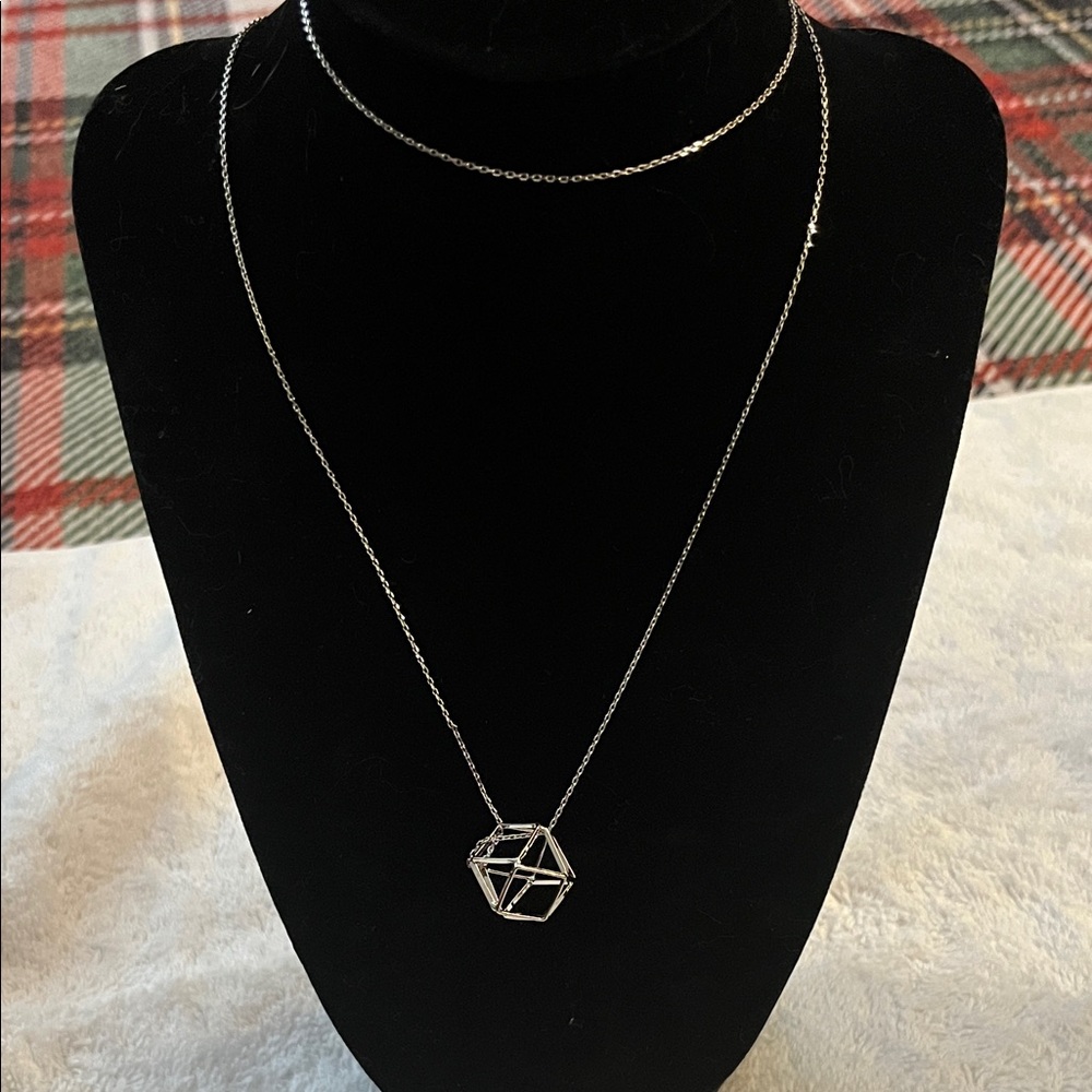 Chic Silver Hexagon Pendant Necklace